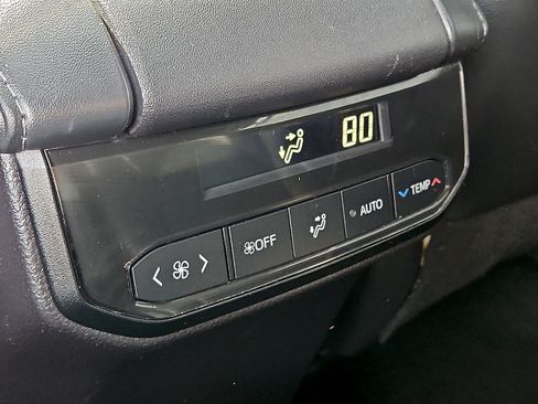 Used 2024 Toyota Highlander XLE image 12