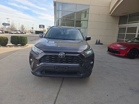 Used 2019 Toyota RAV4 XLE Premium image 2