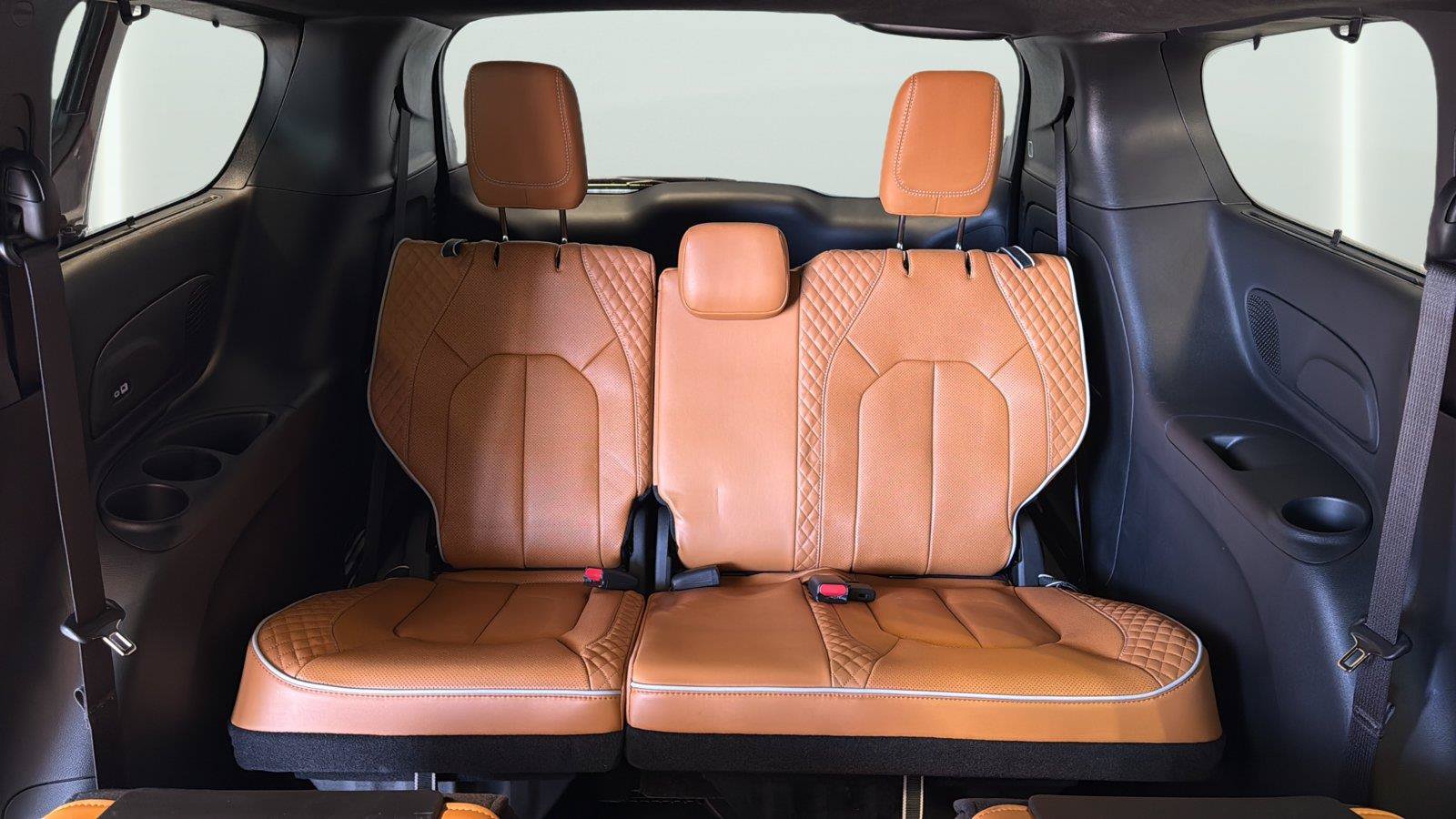 Used 2023 Chrysler Pacifica Pinnacle FWD image 20