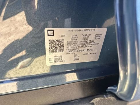 Used 2025 Chevrolet Traverse LT FWD image 36