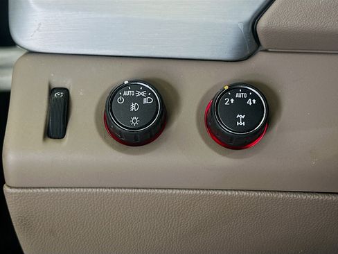 Used 2016 GMC Yukon SLT w/ Open Road Package AWD/4WD image 17