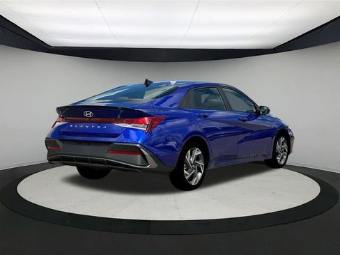 New 2025 Hyundai Elantra Sport image 7