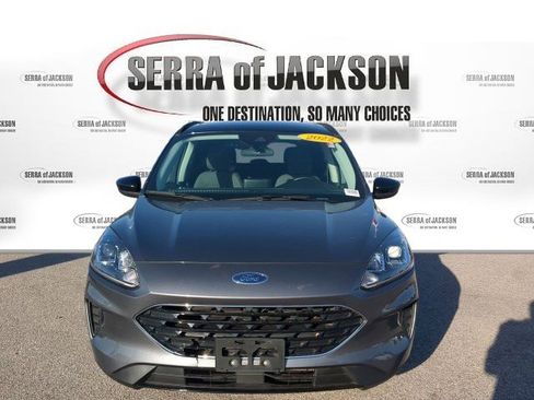 Used 2022 Ford Escape SE w/ SE Sport Appearance Package image 3