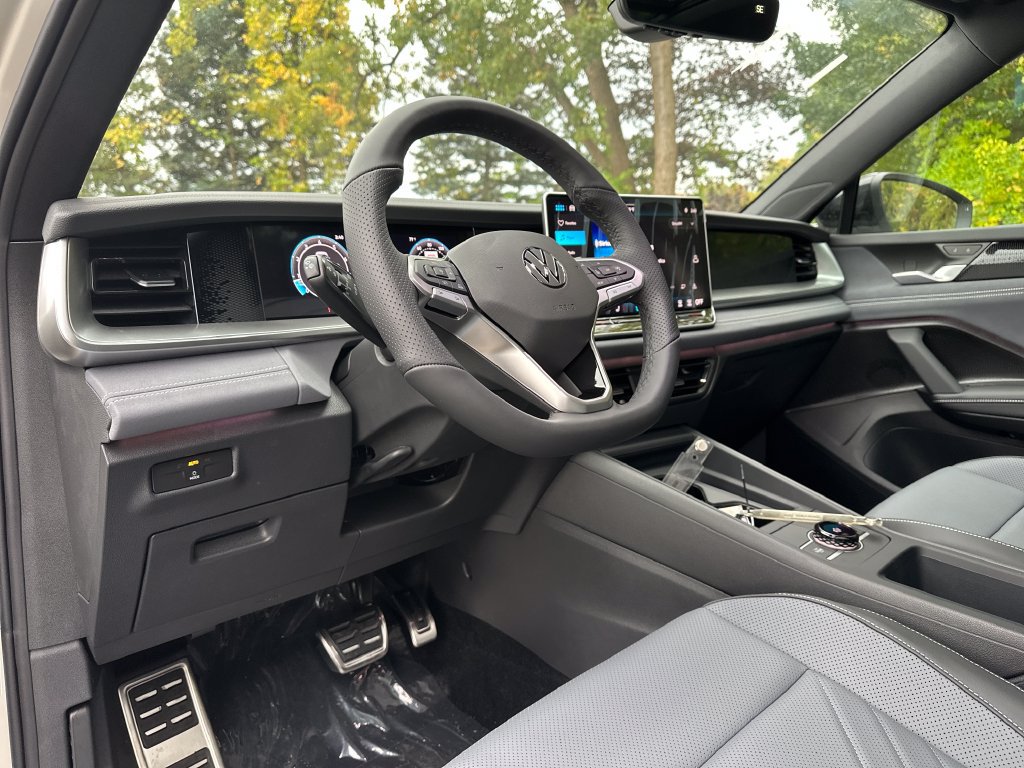 New 2026 Volkswagen Tiguan SE R-Line AWD/4WD image 11