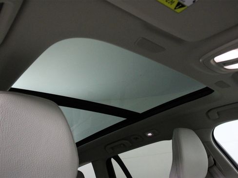 Certified 2025 Volvo V60 B5 Cross Country Plus image 23