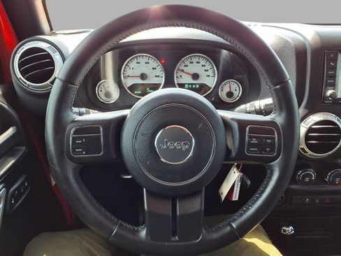Used 2018 Jeep Wrangler Unlimited Sahara AWD/4WD image 14