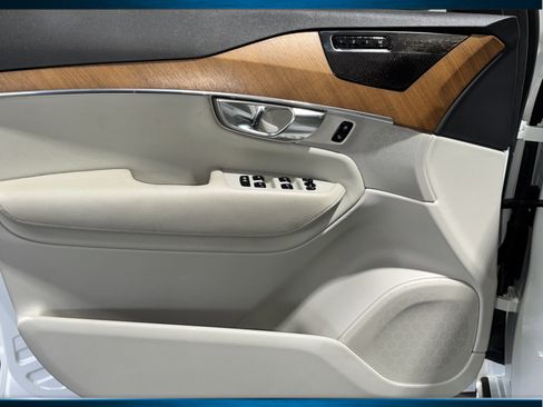 Used 2022 Volvo XC90 T6 Momentum w/ Advanced Package image 36