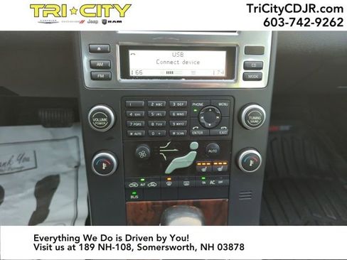 Used 2010 Volvo V70 R-Design image 20