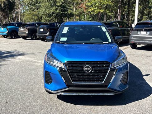 New 2025 Nissan Kicks Play S FWD image 2