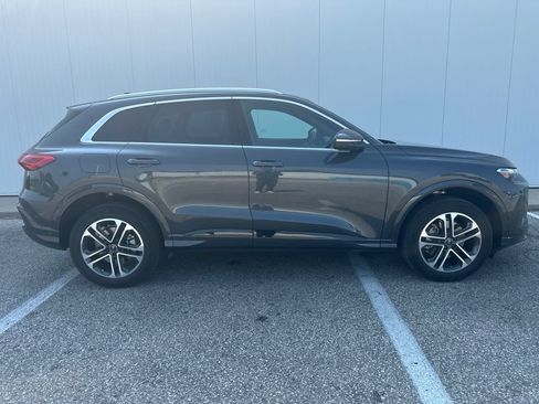 Used 2025 Audi Q5 Premium AWD/4WD image 9