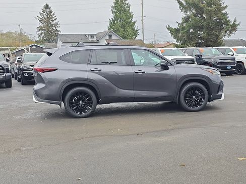 New 2025 Toyota Highlander XSE image 7