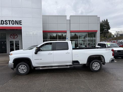 Used 2025 Chevrolet Silverado 2500 LT w/ Convenience Package image 2