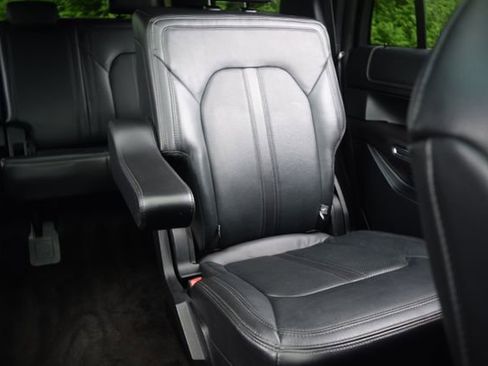 Used 2018 Ford Expedition Limited w/ Equipment Group 301A AWD/4WD image 17