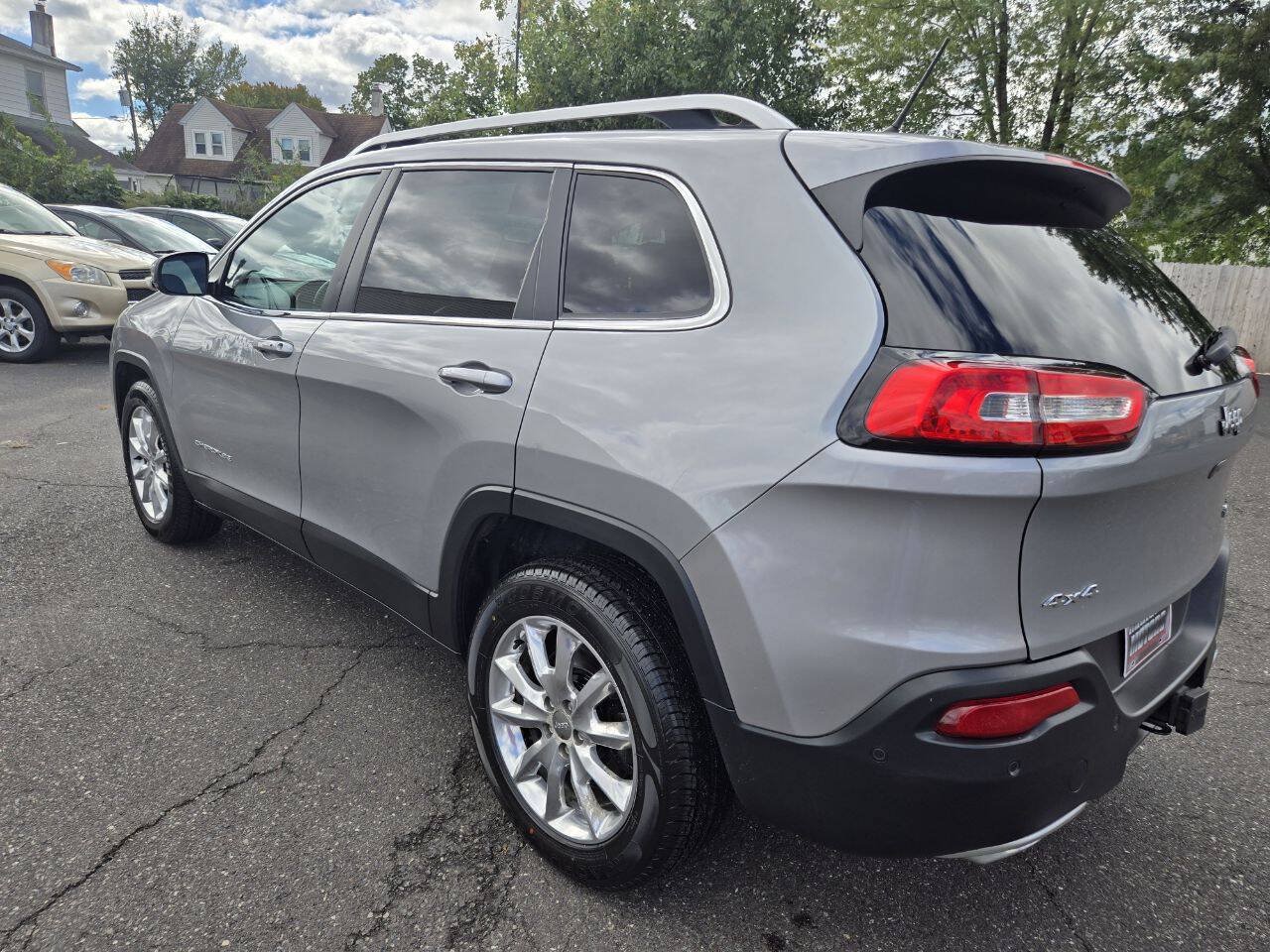Used 2015 Jeep Cherokee Limited w/ Technology Group AWD/4WD image 8