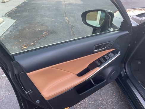 Used 2018 Lexus IS 300 AWD image 8