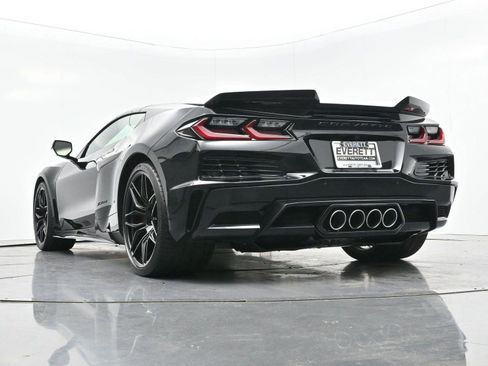 Used 2025 Chevrolet Corvette Z06 RWD image 56