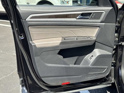 Used 2023 Volkswagen Atlas SE w/ Black Wheel Package image 18