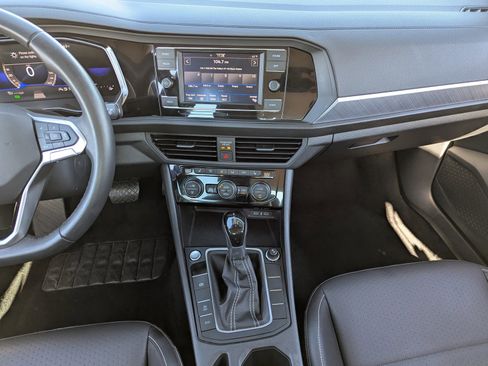 Used 2024 Volkswagen Jetta SE image 16