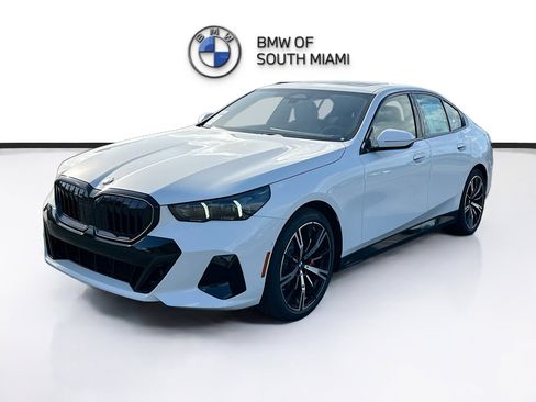 New 2026 BMW 530i w/ M Sport Package RWD image 3