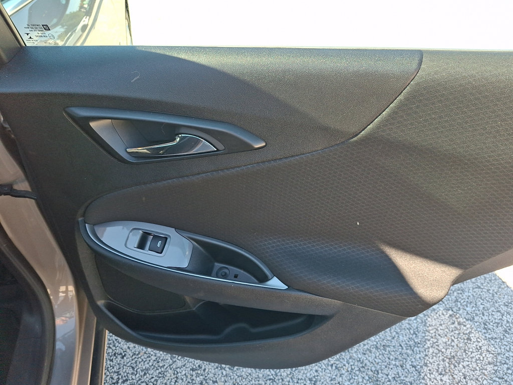 Used 2025 Chevrolet Malibu LT FWD image 18