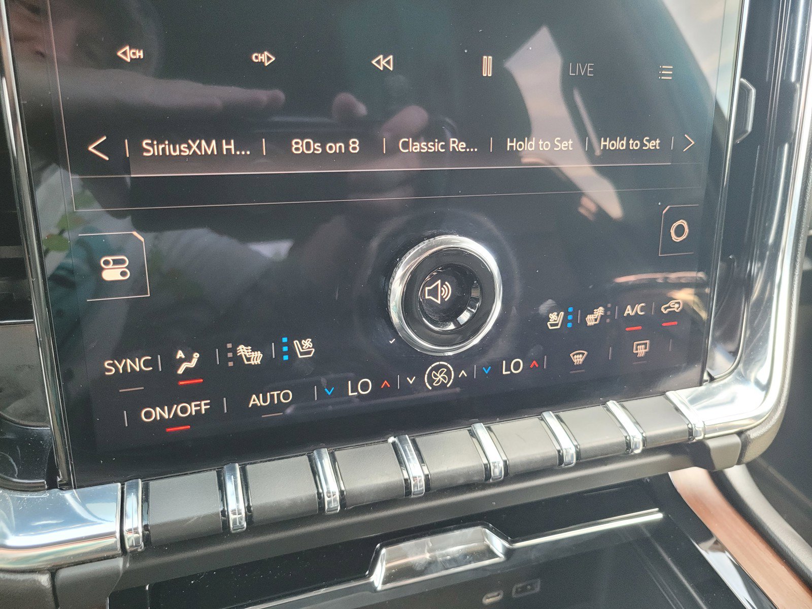 Used 2025 GMC Yukon Denali AWD/4WD image 21