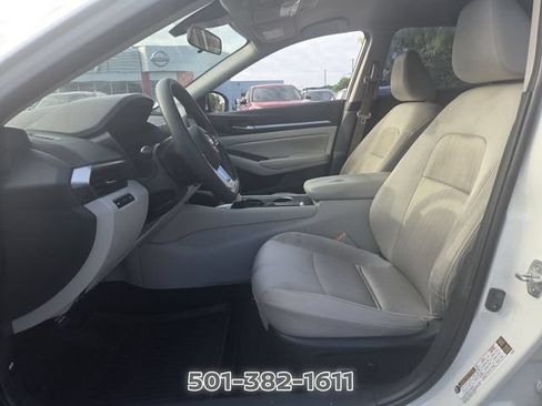 Used 2022 Nissan Altima 2.5 SV FWD image 10