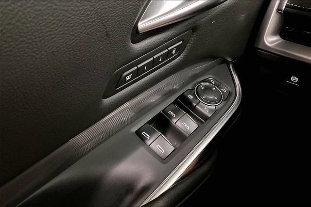 Used 2025 Cadillac XT4 Premium Luxury w/ LPO, Floor Liner Package AWD/4WD image 38