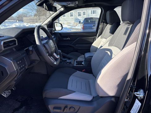 Used 2025 Toyota Tacoma TRD Sport w/ TRD Sport Upgrade Package image 11