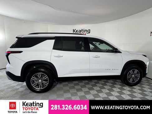 Used 2026 Chevrolet Traverse LT w/ Driver Confidence Package FWD image 4