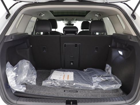 New 2026 Volkswagen Taos SE image 17