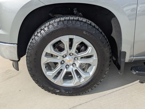 Used 2025 Chevrolet Silverado 1500 LTZ AWD/4WD image 10
