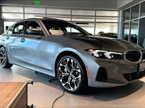 New 2026 BMW 330i Sedan w/ Premium Package RWD image 2