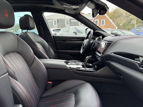 Used 2022 Maserati Levante GT AWD/4WD image 15
