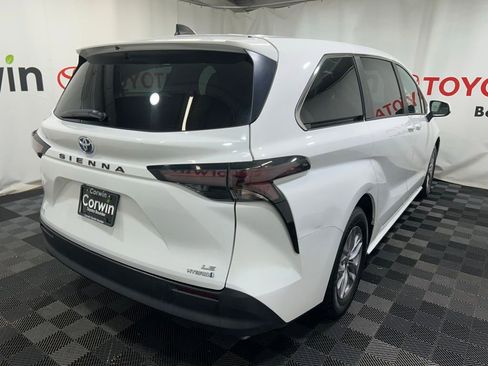 Used 2024 Toyota Sienna LE image 8