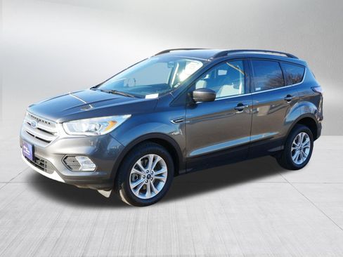 Used 2017 Ford Escape SE w/ Equipment Group 201A AWD/4WD image 3