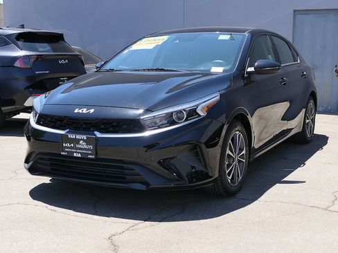 Used 2023 Kia Forte LXS w/ LXS Technology Package FWD image 6