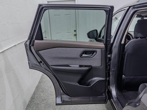 Used 2023 Nissan Rogue SV image 13