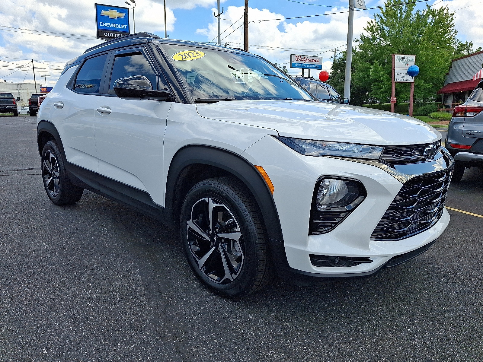 Used 2023 Chevrolet TrailBlazer RS w/ Sun and Liftgate Package AWD/4WD image 7