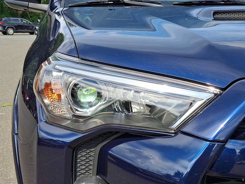 Used 2023 Toyota 4Runner TRD Off-Road Premium w/ Moonroof Package AWD/4WD image 9