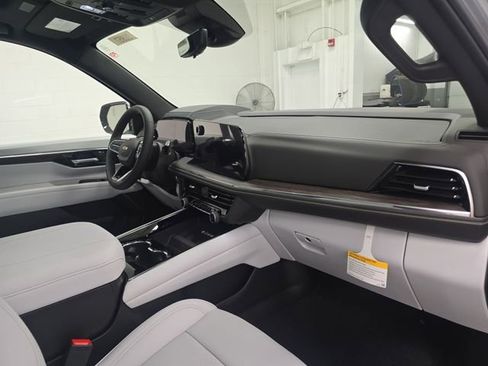 New 2025 Chevrolet Suburban Premier image 33