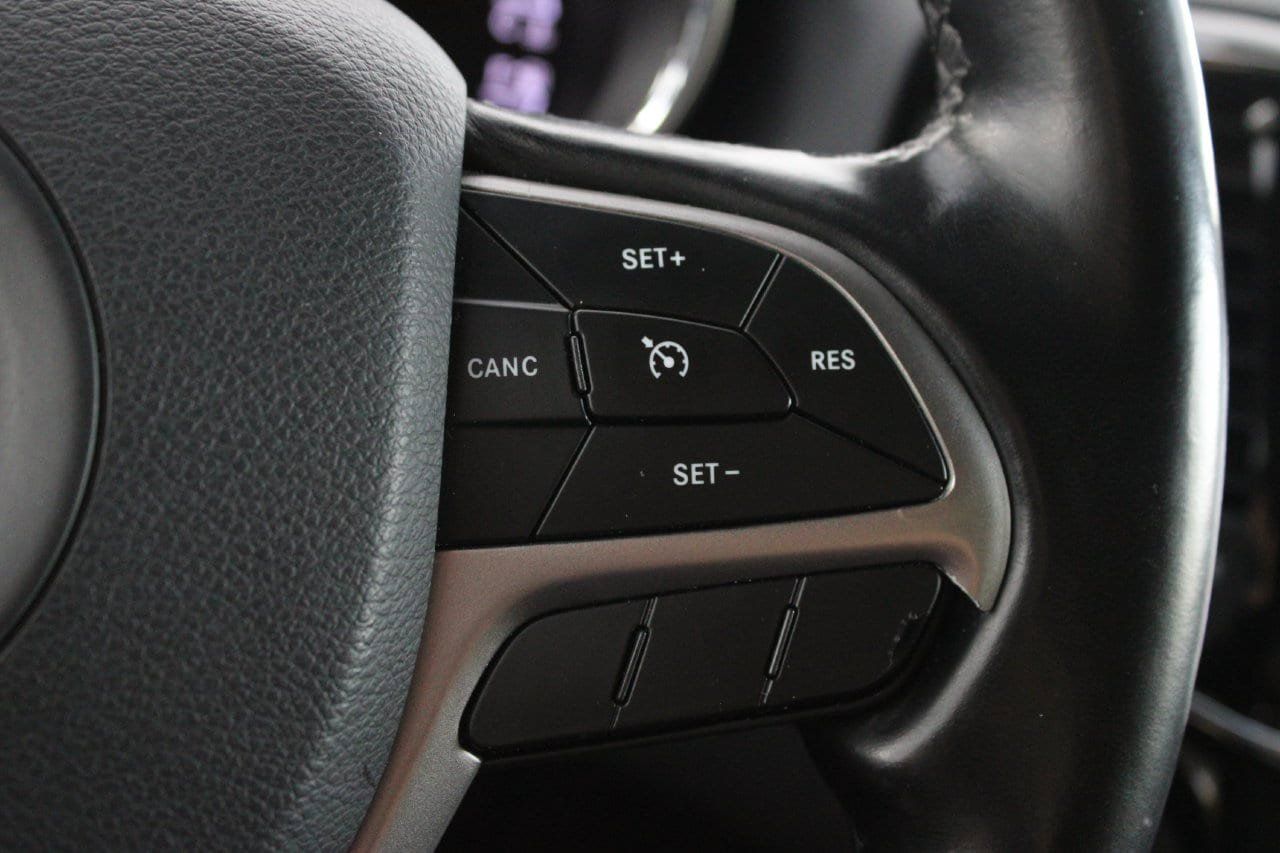 Used 2020 Jeep Grand Cherokee Altitude AWD/4WD image 14