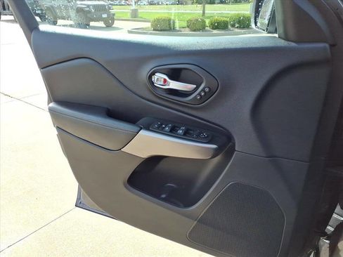 Used 2022 Jeep Cherokee Limited image 21