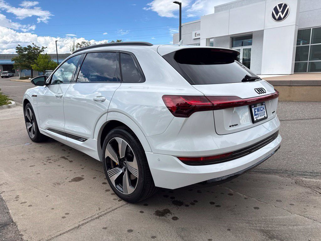 Used 2023 Audi e-tron Premium Plus w/ Premium Plus Package AWD/4WD image 3