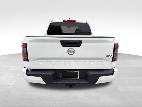 Used 2023 Nissan Frontier SV w/ Tow Package RWD image 7