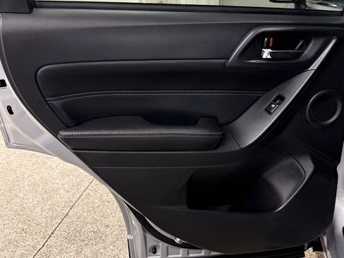 Used 2017 Subaru Forester 2.5i Touring w/ Popular Package #2 image 12