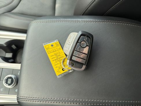 Used 2023 Ford Explorer Platinum w/ Premium Technology Package AWD/4WD image 22