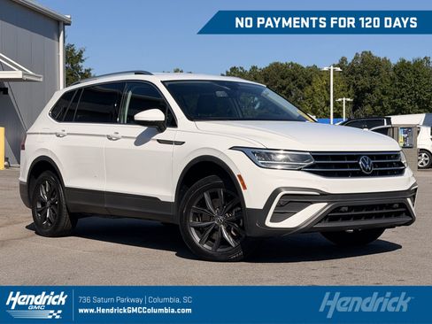 Used 2024 Volkswagen Tiguan SE FWD image 1
