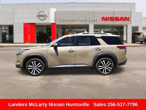 Used 2023 Nissan Pathfinder Platinum w/ Cargo Package AWD/4WD image 8
