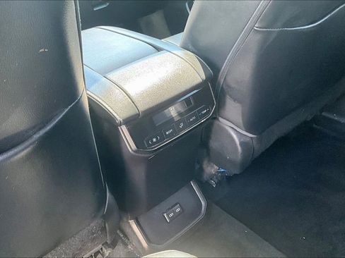 Used 2022 Toyota Highlander XLE AWD/4WD image 10