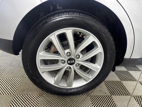 Used 2018 Kia Soul + FWD image 31